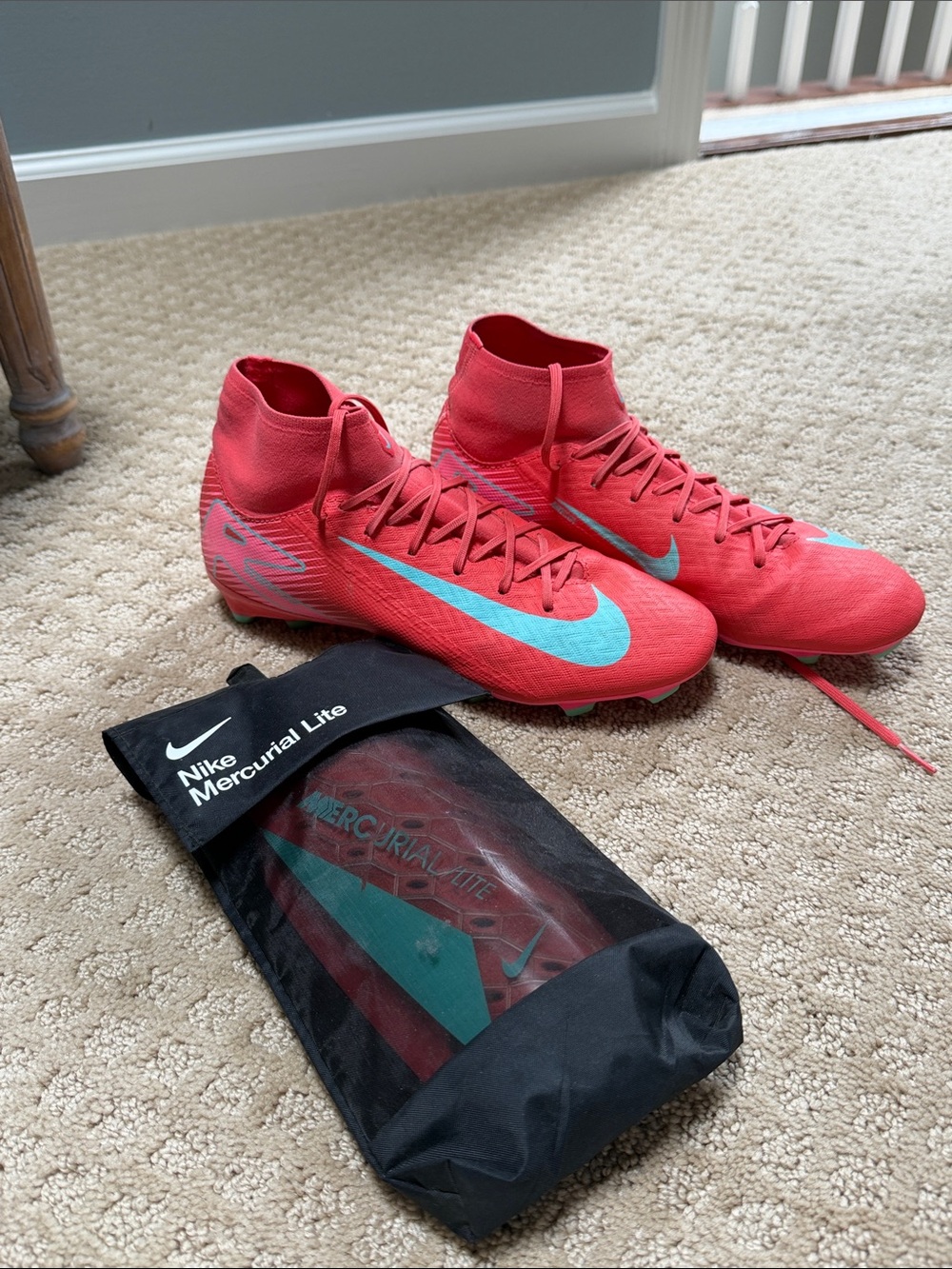 Nike Mercurial Superfly 10 Soccer Cleats size 8 and matching shin guards
